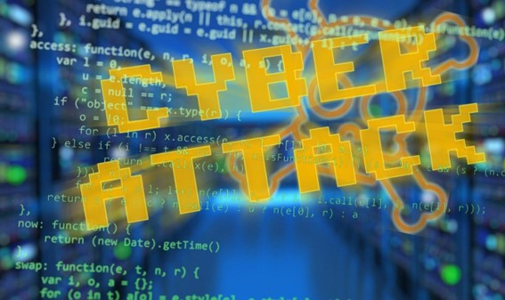 Imagem de códigos cibernéticos sofrendo ataque com frase destacada "Cyber Attack"